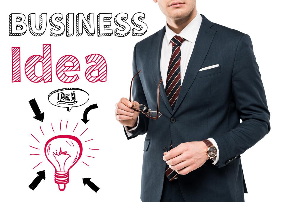 vista recortada de hombre de negocios en traje con gafas cerca de letras idea de negocio en blanco
  - Foto, imagen