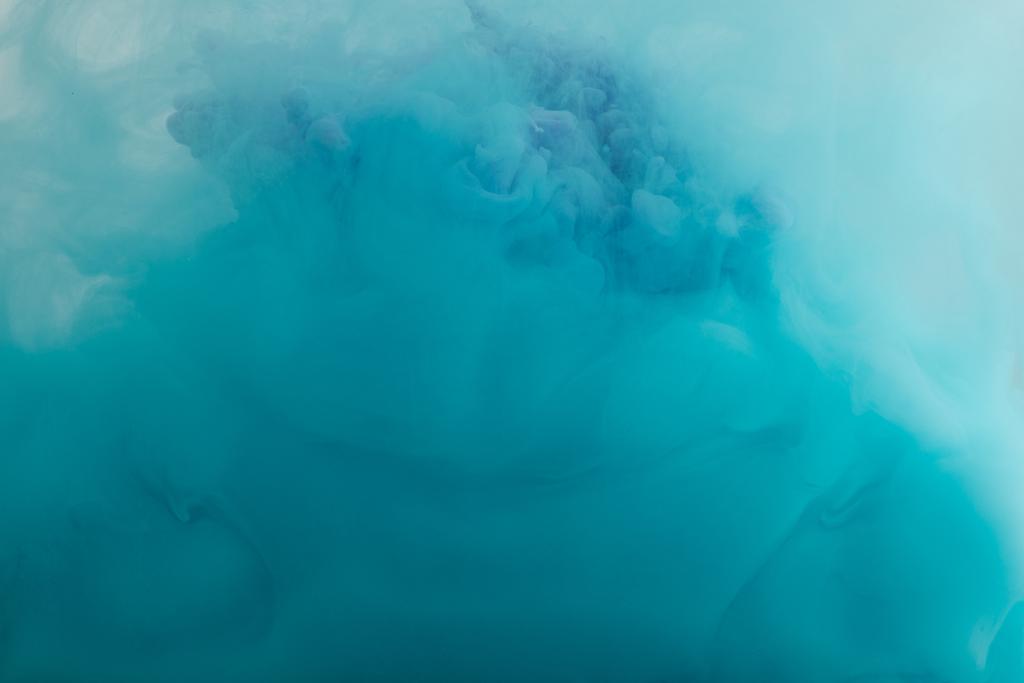 Вид на бирюзовые акварельные вихри в воде
  - Фото, изображение