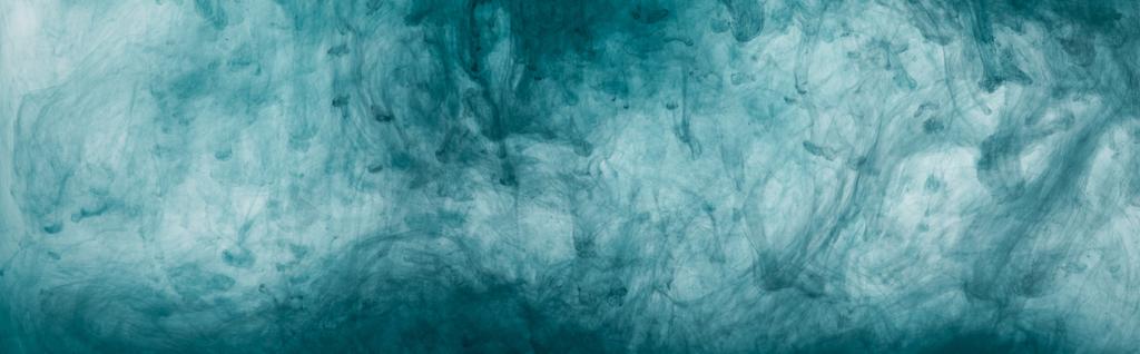 Widok z bliska niebieskie akwarele farby swirls w wodzie  - Zdjęcie, obraz