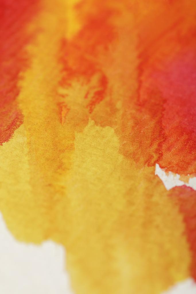 vista de perto de amarelos e vermelhos derramamentos de tinta aquarela brilhante
  - Foto, Imagem