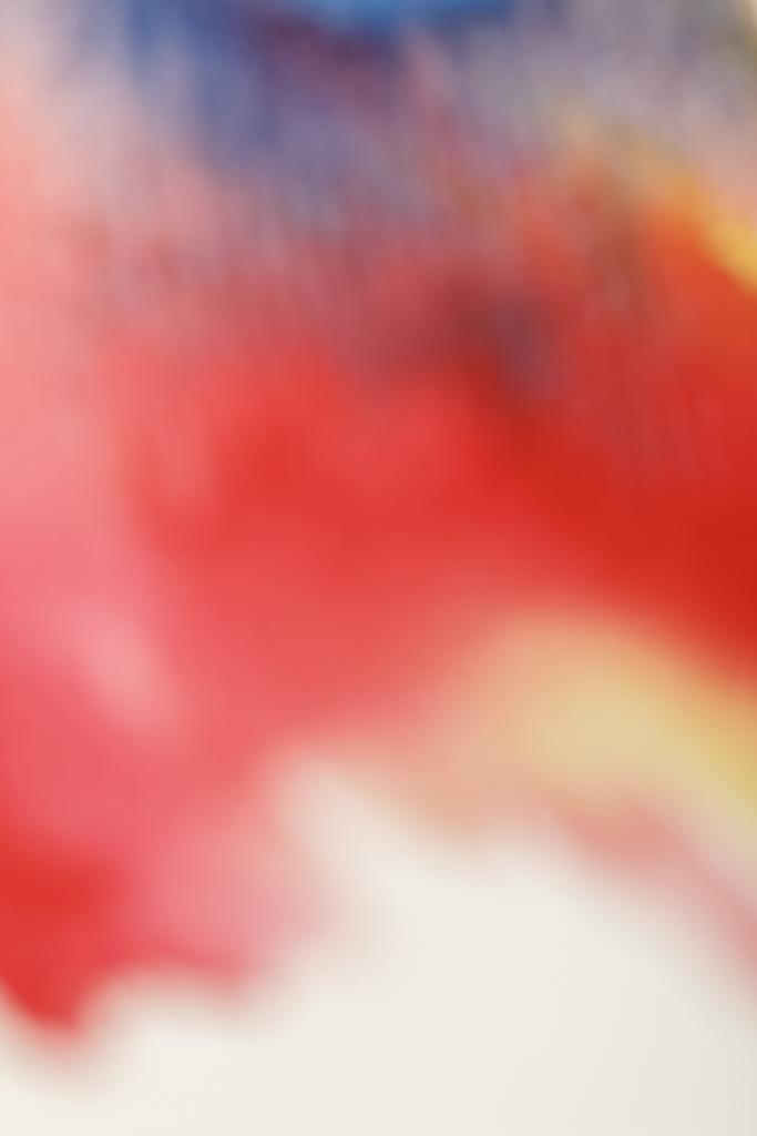 bulanık sarı, mavi ve kırmızı suluboya dökülmelerinin yakın görünümü  - Fotoğraf, Görsel
