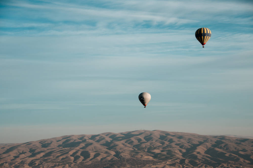  Μπαλόνια με επιβάτες στον ουρανό  - Φωτογραφία, εικόνα