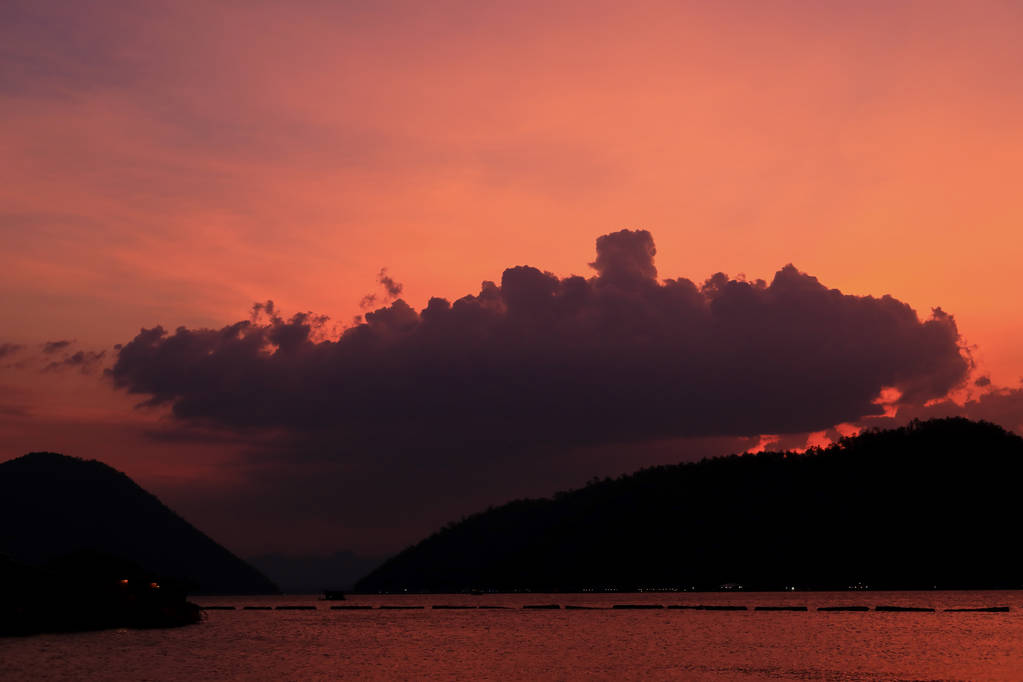 Typická pro krajinnou horu a nebe po západu slunce, Thajsko - Fotografie, Obrázek