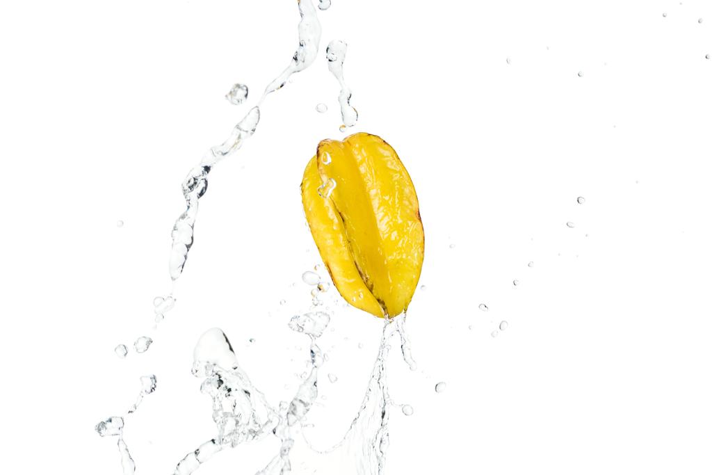 цельная экзотическая звезда фрукты и вода брызги с капли изолированы на белом
 - Фото, изображение