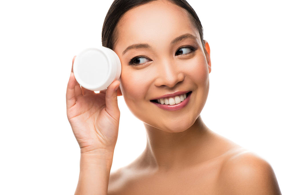 feliz asiático mulher segurando rosto creme, isolado no branco
 - Foto, Imagem