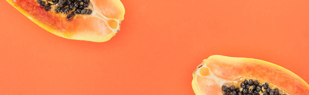 panoramiczne ujęcie dojrzałych połówki papai na pomarańczowo - Zdjęcie, obraz