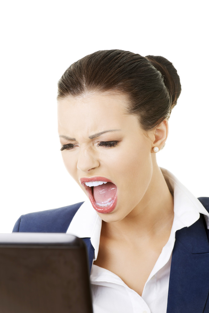 rozzlobený podnikatelka, křičí na svém laptopu - Fotografie, Obrázek