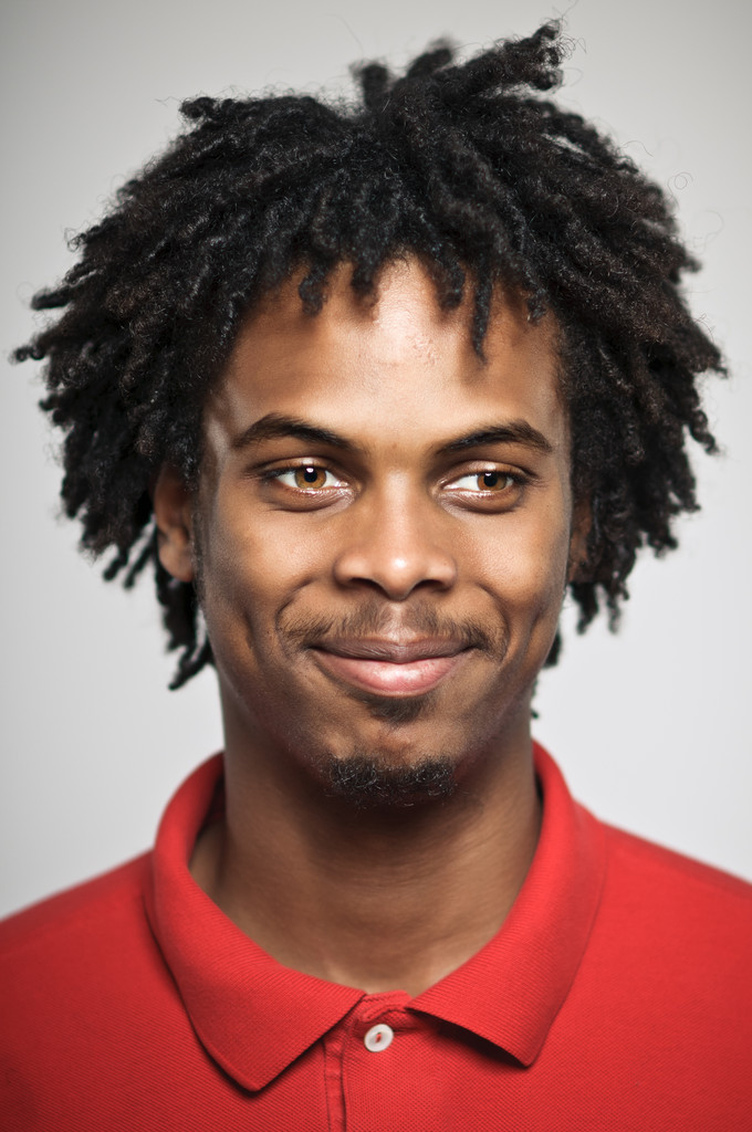 Souriant jeune homme afro-américain
 - Photo, image