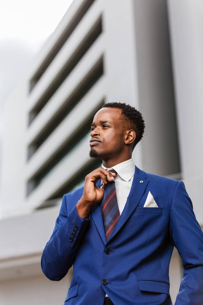 Відкритий постійна портрет чорно-Африканський американський бізнес м - Фото, зображення