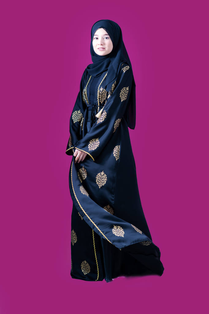 м'яка жінка з хіджабом в сучасному платті
 - Фото, зображення