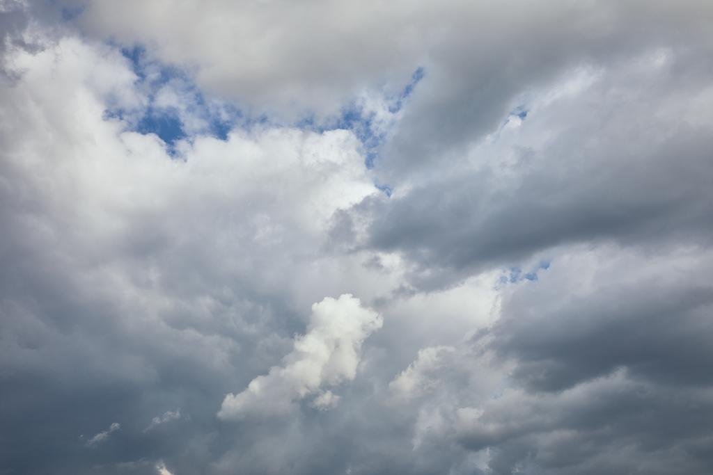 Felhős kék ég a felhők és a másolási tér - Fotó, kép