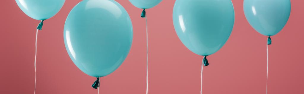 pembe arka plan üzerinde şenlikli parti dekoratif balonlar, panoramik çekim - Fotoğraf, Görsel