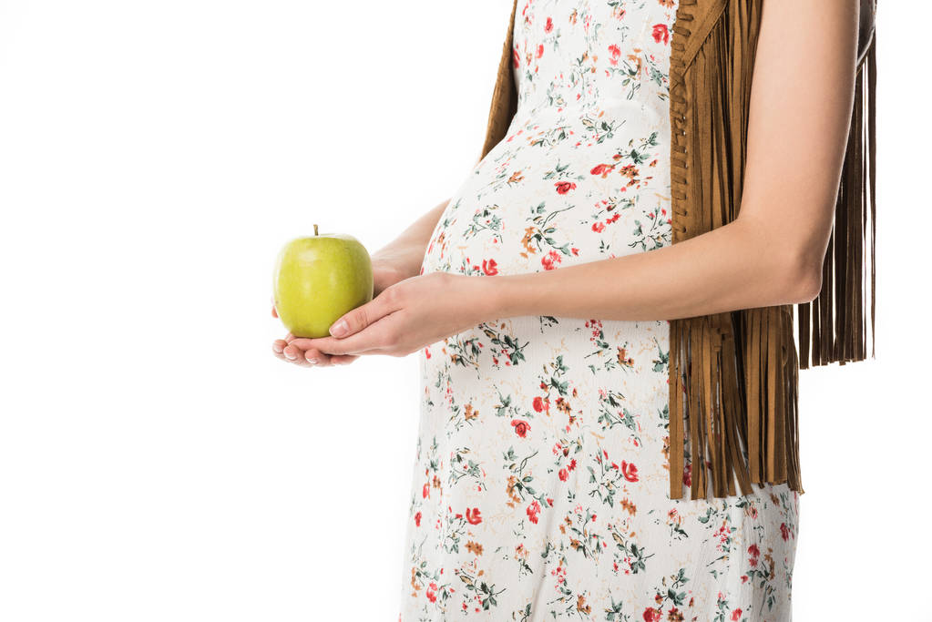 vue recadrée de la femme enceinte tenant pomme verte isolée sur blanc
 - Photo, image