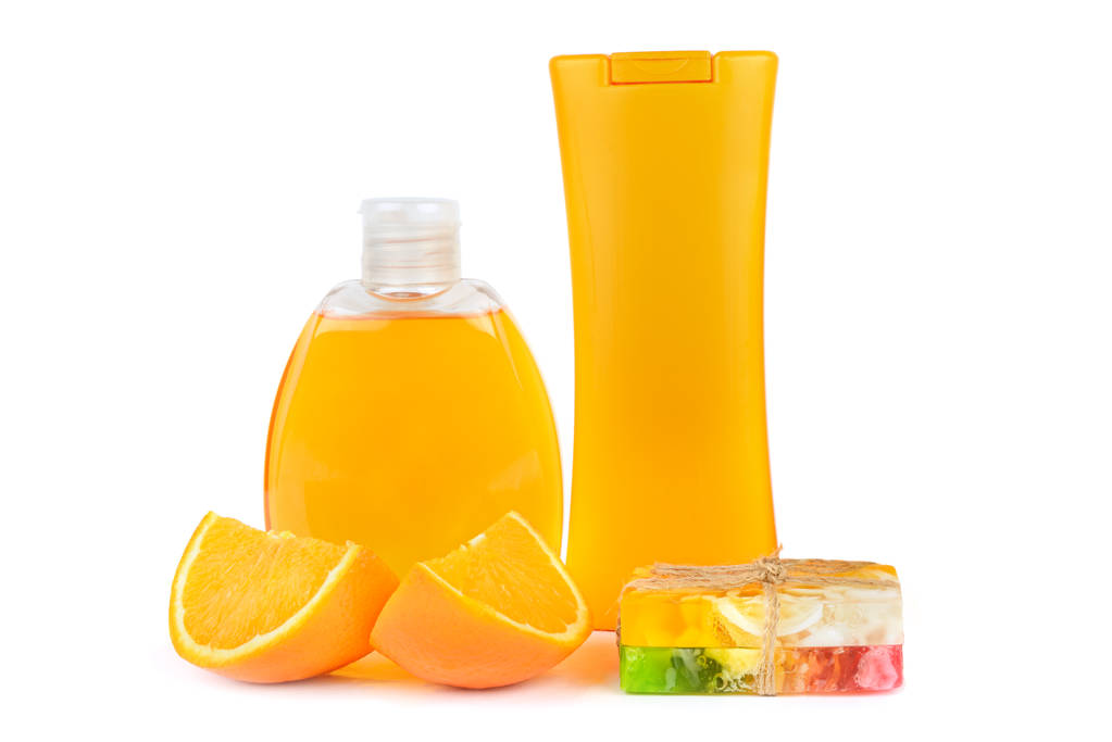 Productos cosméticos naturales de naranja aislados sobre fondo blanco
. - Foto, Imagen
