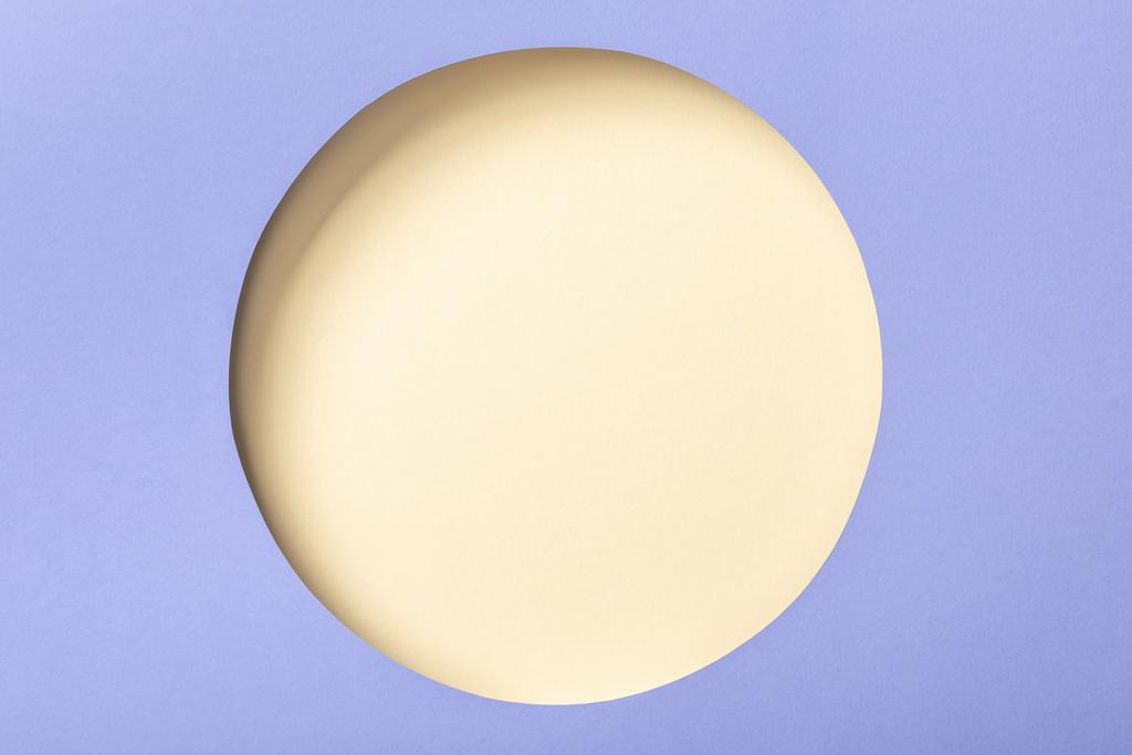 sfondo di carta viola con foro rotondo beige
 - Foto, immagini