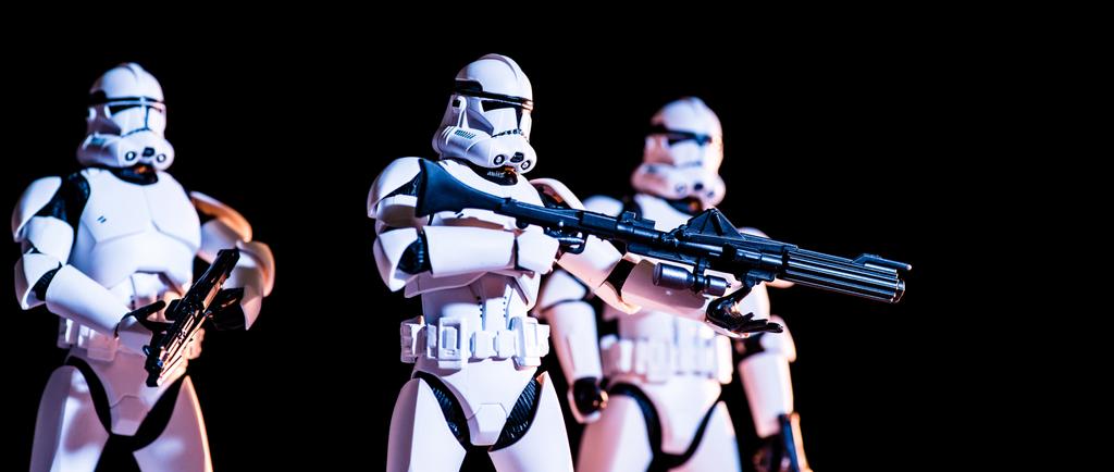 witte keizerlijke stormtroepen met geweren geïsoleerd op zwart, spandoek  - Foto, afbeelding
