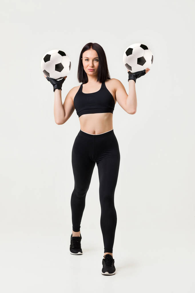hermosa mujer atlética con la pelota
 - Foto, Imagen