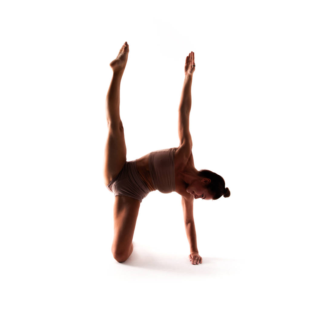Alfabeto yoga, lettera H formata dal corpo di yogi
  - Foto, immagini