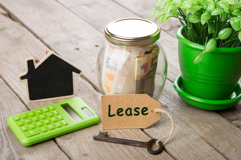Immobilienfinanzierungskonzept - Geldglas mit Leasingwort - Foto, Bild