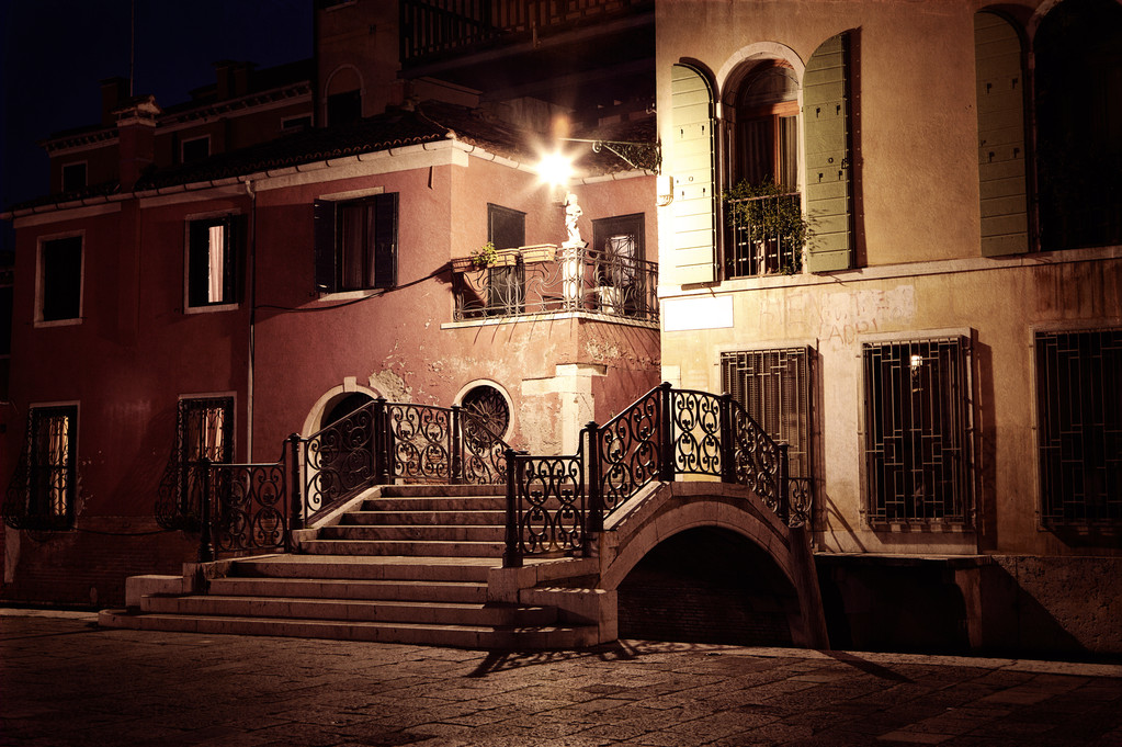 vintage στυλ εικόνας της οδού Βενετία τη νύχτα - Φωτογραφία, εικόνα