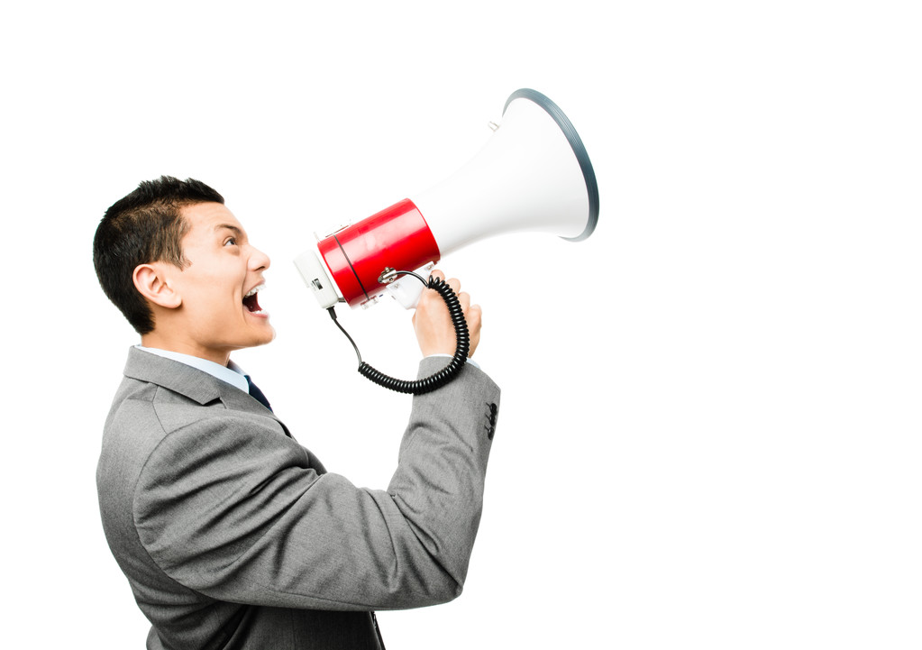 Loco asiático empresario gritando en megáfono
 - Foto, imagen