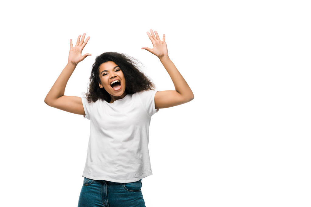 mujer afroamericana joven positiva gesto aislado en blanco
  - Foto, Imagen