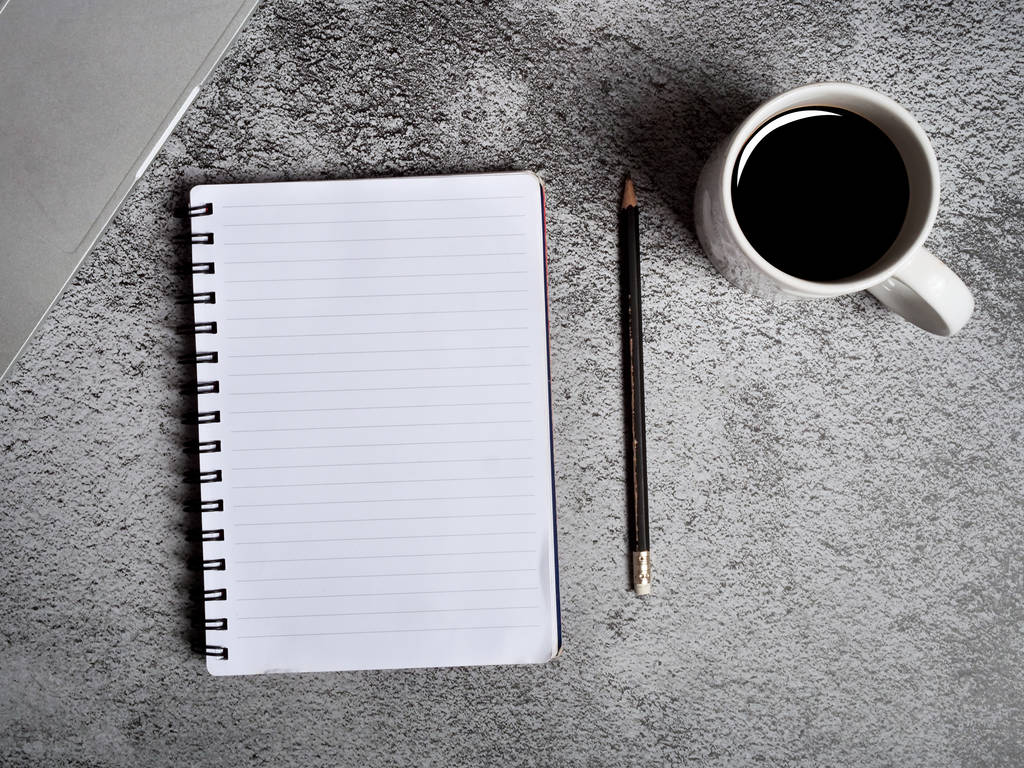 Ноутбук, приладдя, чашка кави. фон сірої текстури. кави
 - Фото, зображення
