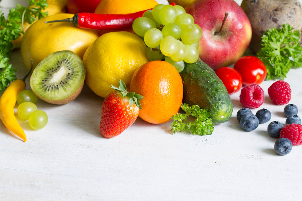 Świeże owoce i warzywa zdrowego stylu życia żywności koncepcji fitness - Zdjęcie, obraz