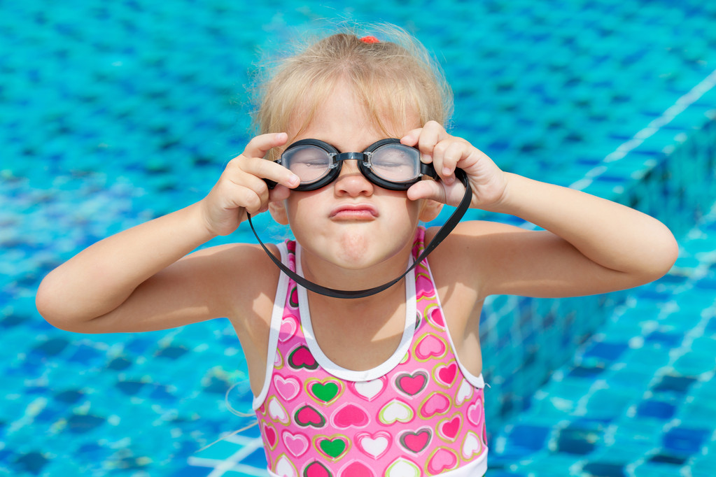 little girl in the swimming pool - Photo, Image
