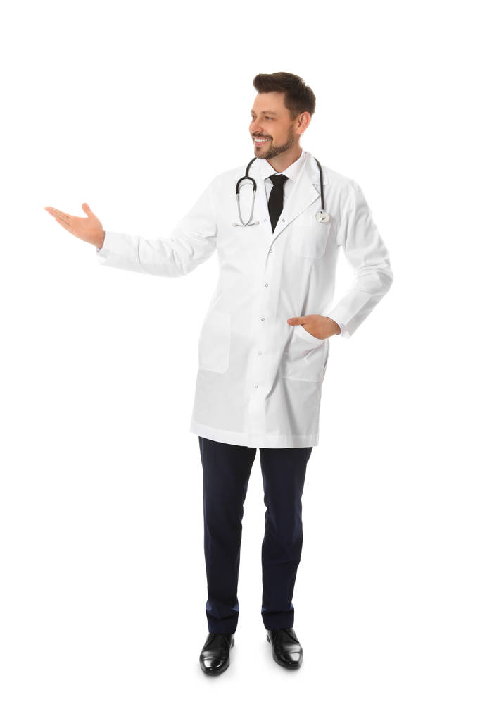 Ritratto a figura intera di medico maschio isolato su bianco. Personale medico
 - Foto, immagini