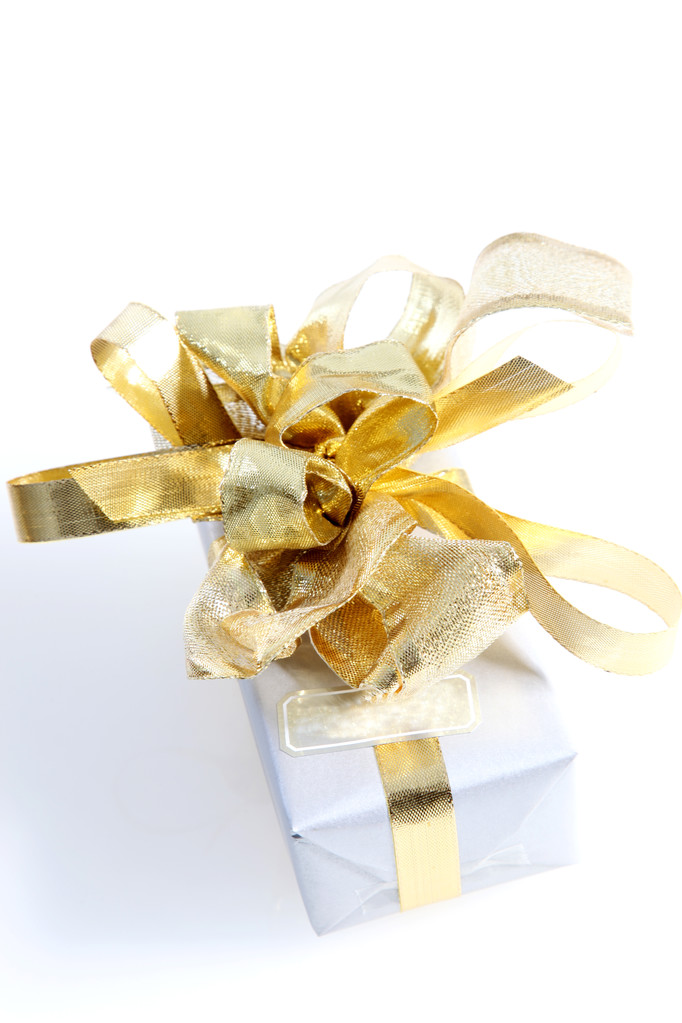 süslü altın fiyonklu hediye paketi - Fotoğraf, Görsel