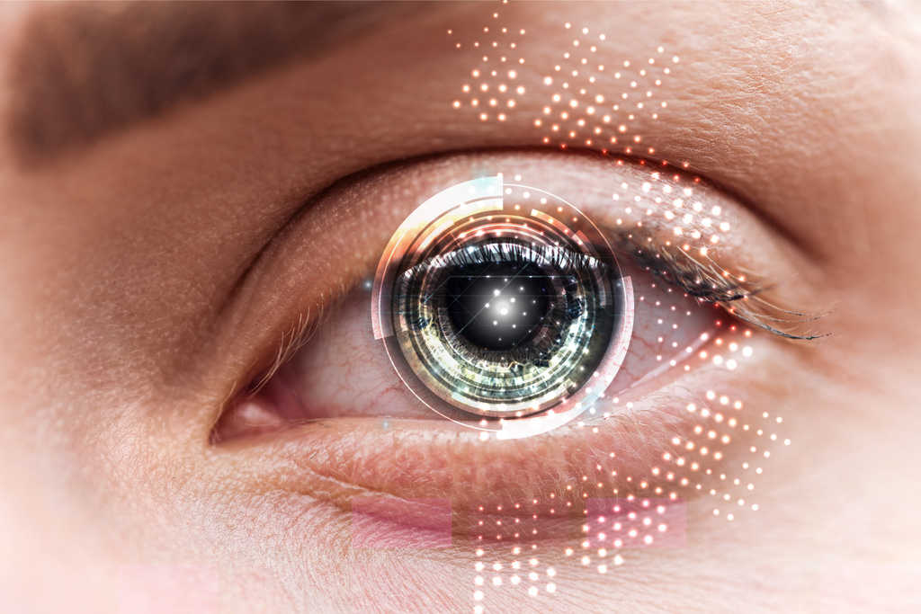 στενή όψη του ανθρώπινου πράσινου ματιού με απεικόνιση δεδομένων, ρομποτική έννοια - Φωτογραφία, εικόνα