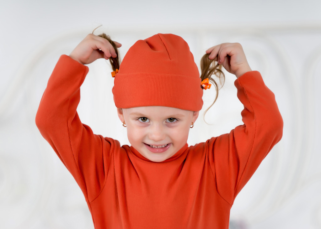 dítě v red hat - Fotografie, Obrázek
