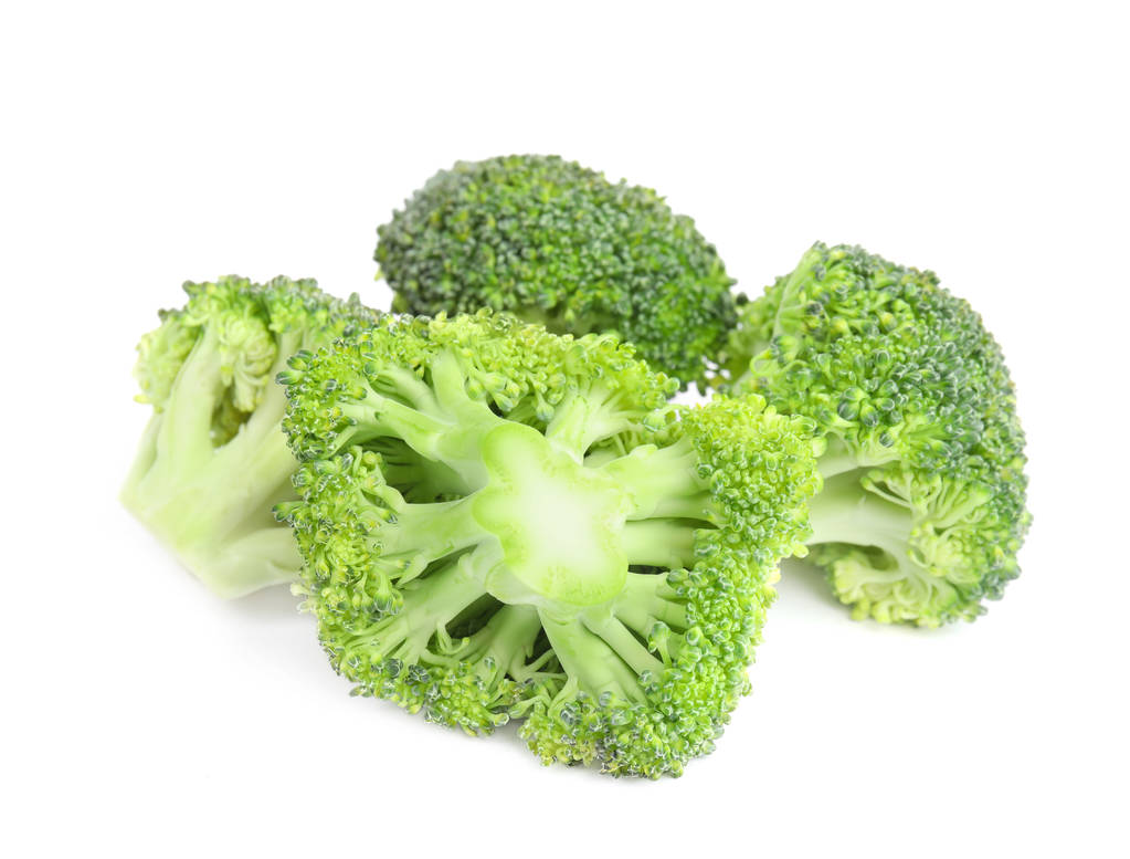 Broccoli verdi freschi su fondo bianco. Alimenti biologici
 - Foto, immagini