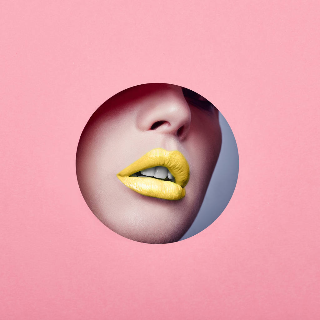 Werbung schöne pralle Lippen leuchtend gelbe Farbe, Frau aussehen - Foto, Bild