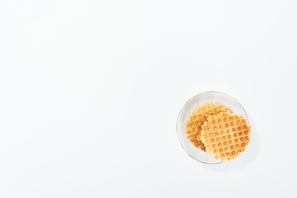beyaz tabakta waffle ile pate üst görünümü - Fotoğraf, Görsel