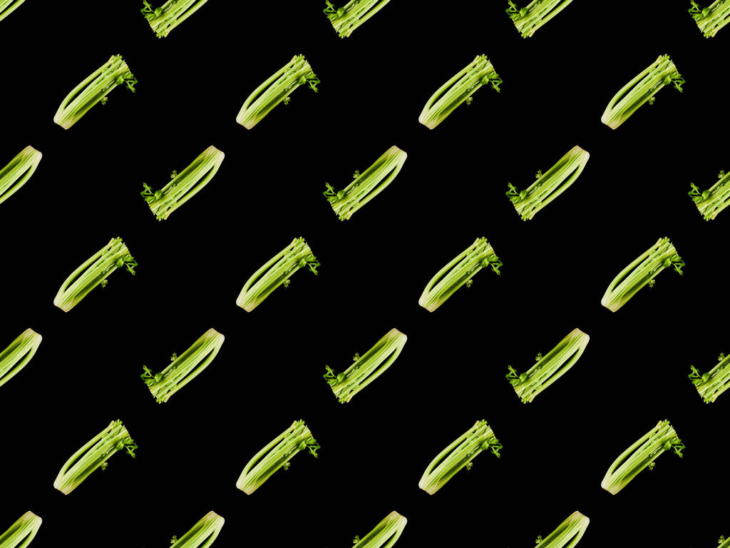 groene organische hele leek geïsoleerd op zwart, naadloze achtergrond patroon - Foto, afbeelding