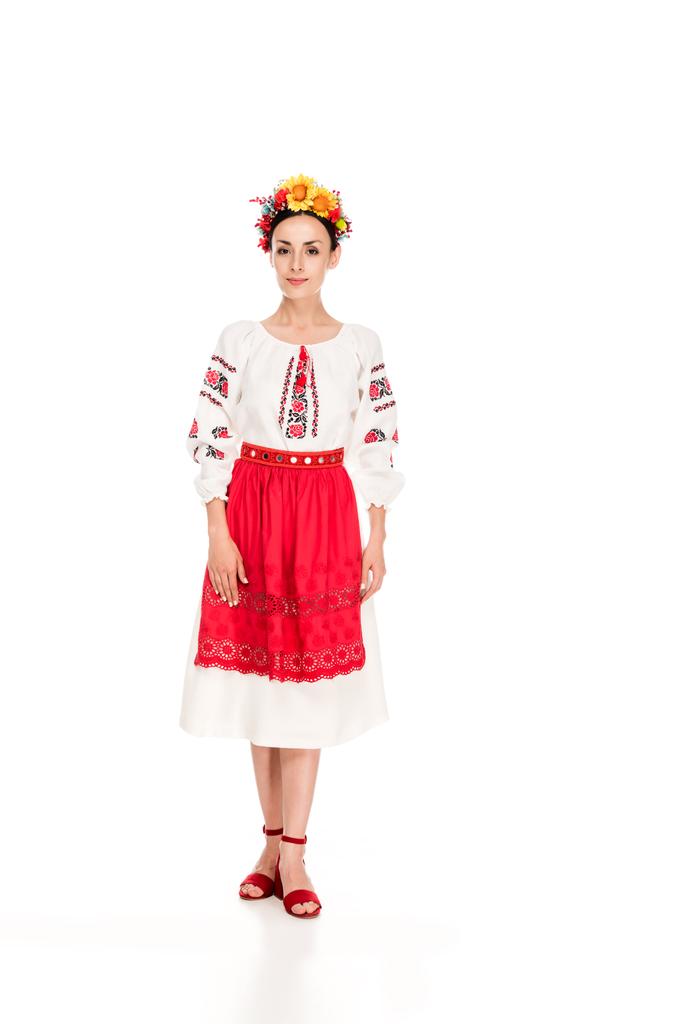 täyspitkä näkymä brunette nuori nainen kansallisessa Ukrainan puku eristetty valkoinen
 - Valokuva, kuva