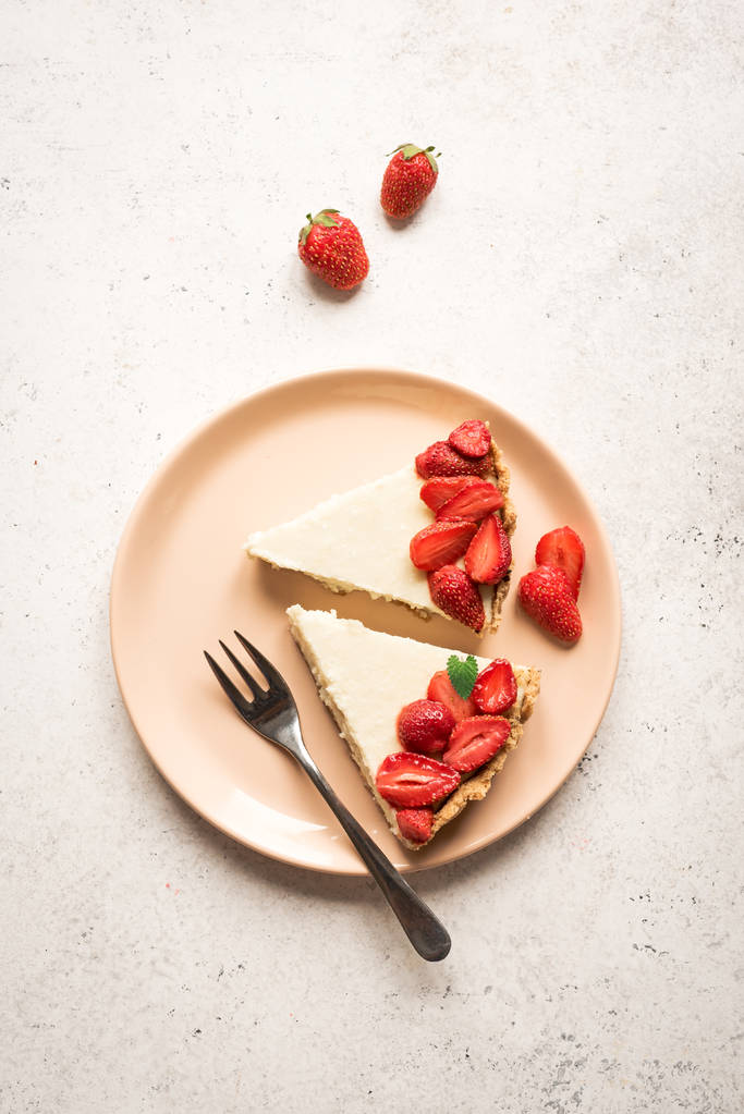 juusto kakku mansikoita
 - Valokuva, kuva