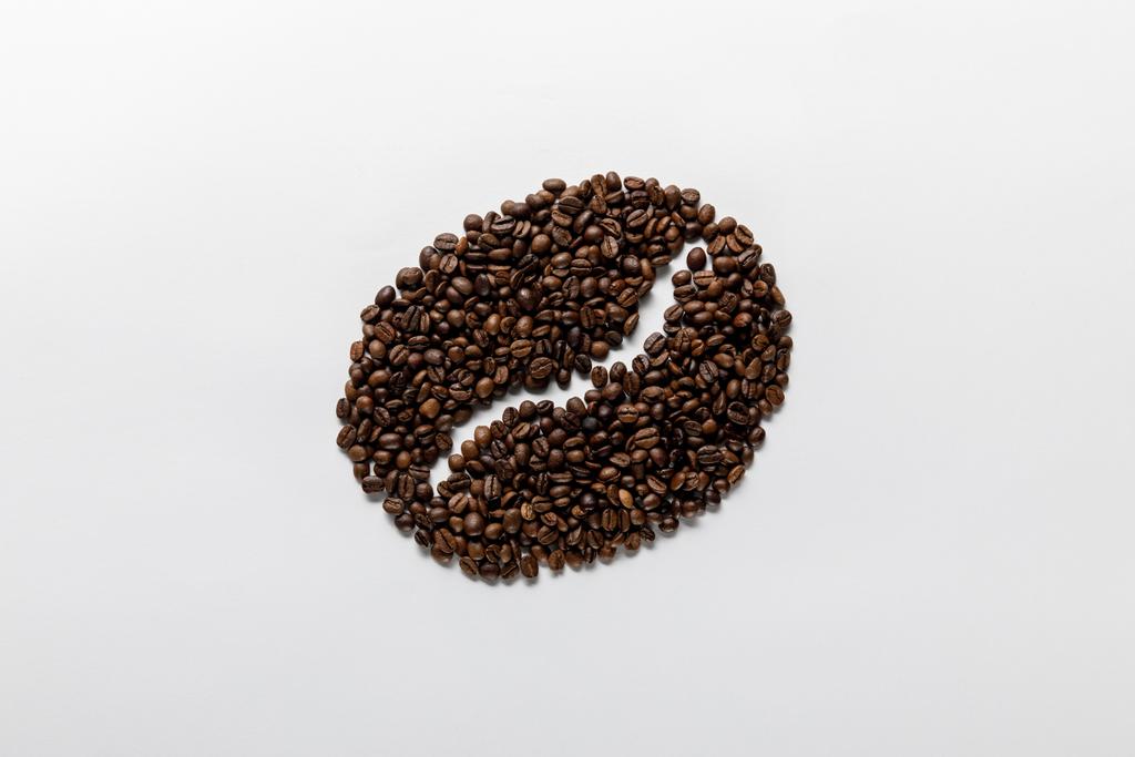 vista superior del grano de café sobre fondo blanco
 - Foto, Imagen