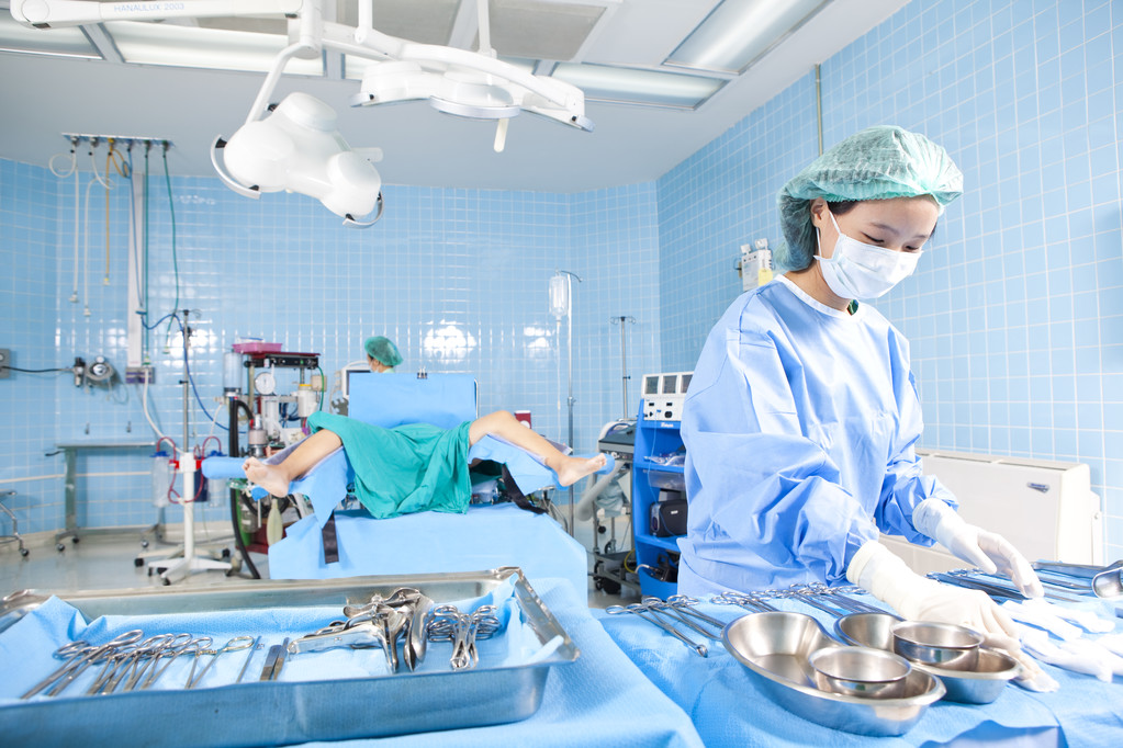 Médecin en salle d'opération, accoucher
 - Photo, image