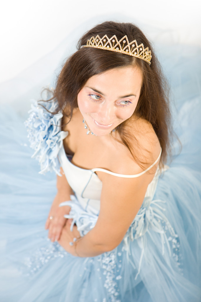schoonheid bruid in blauwe jurk - Foto, afbeelding