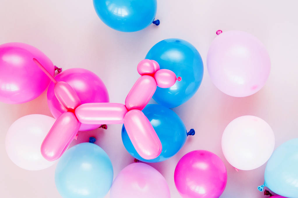 Πολύχρωμα μπαλόνια φόντο παστέλ χρώμα, γιορτινό ή έννοια πάρτι γενεθλίων - Φωτογραφία, εικόνα