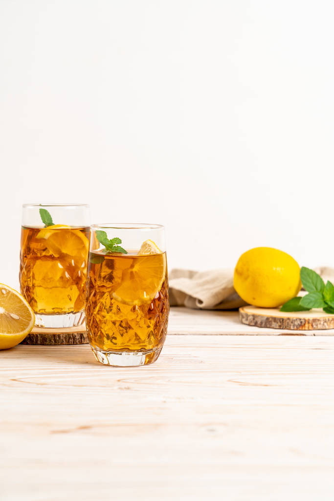 氷レモン茶のガラス - 写真・画像