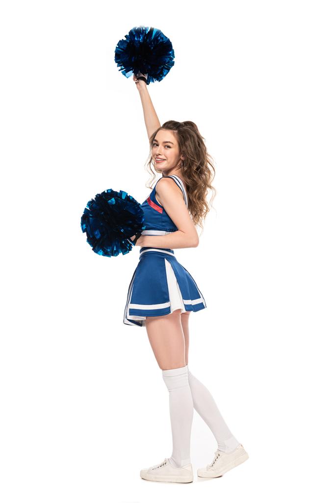 visão comprimento total da menina cheerleader feliz em azul uniforme segurando pompons isolados no branco
 - Foto, Imagem