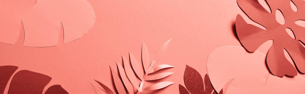 panoramatický záběr z korálového tropického papíru vystřihněte palmové listy, minimalistické pozadí s prostorem pro kopírování - Fotografie, Obrázek