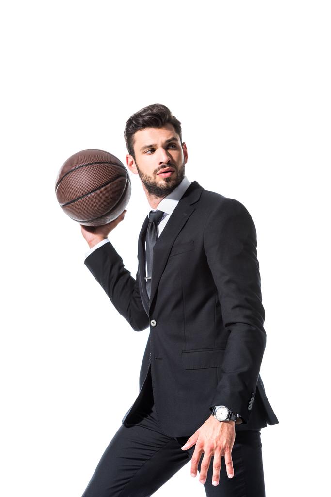 bell'uomo d'affari in abbigliamento formale che tiene il basket isolato su bianco
 - Foto, immagini
