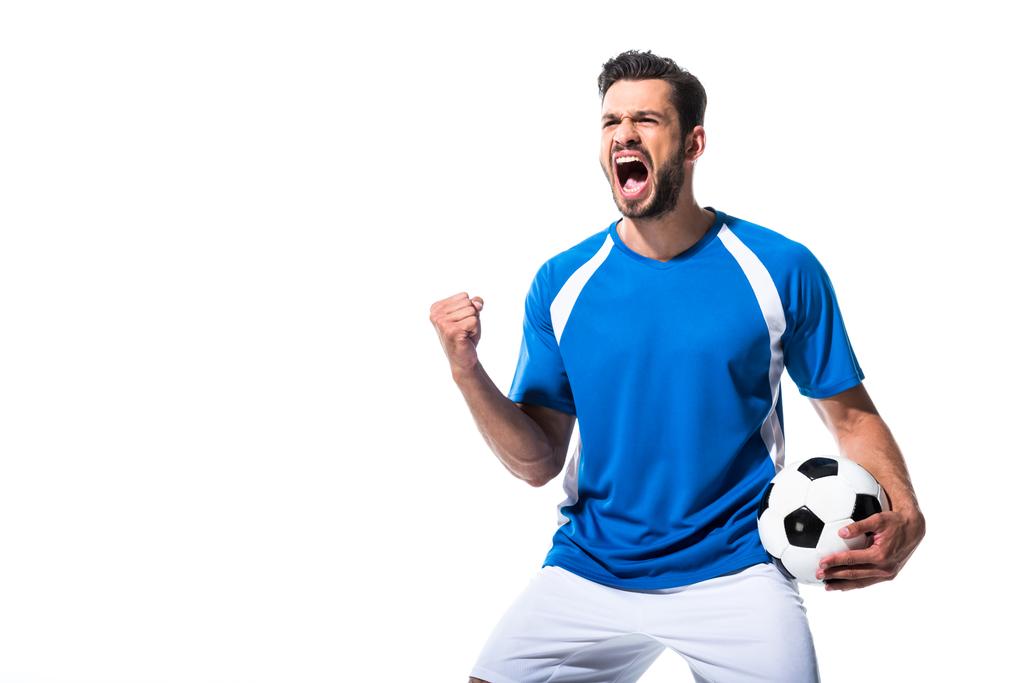 giocatore di calcio eccitato con palla e mano serrata isolato su bianco
 - Foto, immagini