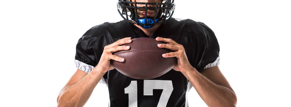 Vista ritagliata del giocatore di football americano con palla isolata su bianco
 - Foto, immagini
