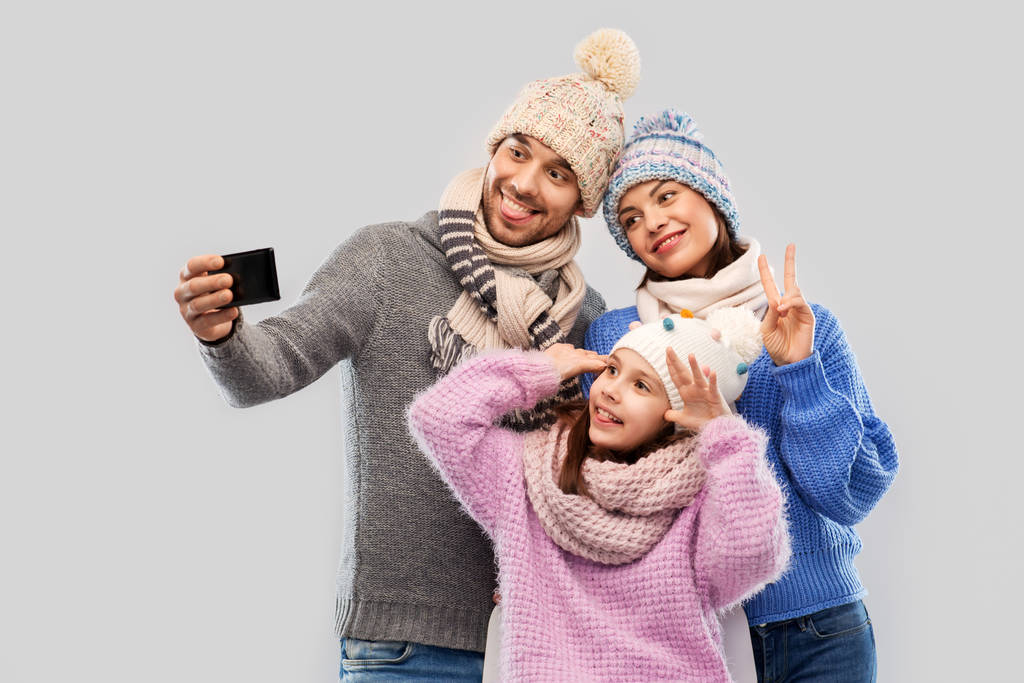 Happy Family Prendre Selfie par Smartphone
 - Photo, image
